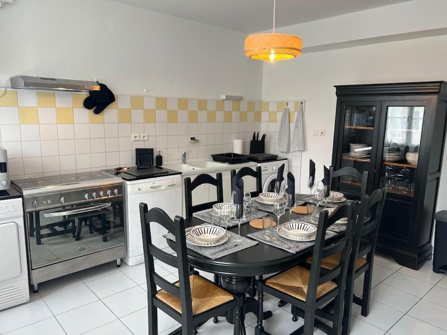 Ferienwohnung Belle Demeure Medocaine Charme Et Convivialite Saint-Julien-Beychevelle Exterior foto